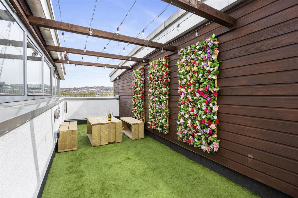 Property photo 2 of 23 17Nes1.Jpg