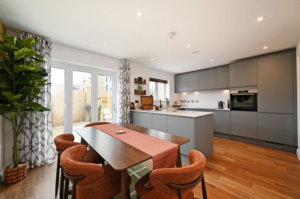 Property photo 1 of 32 Dining Kitchen
