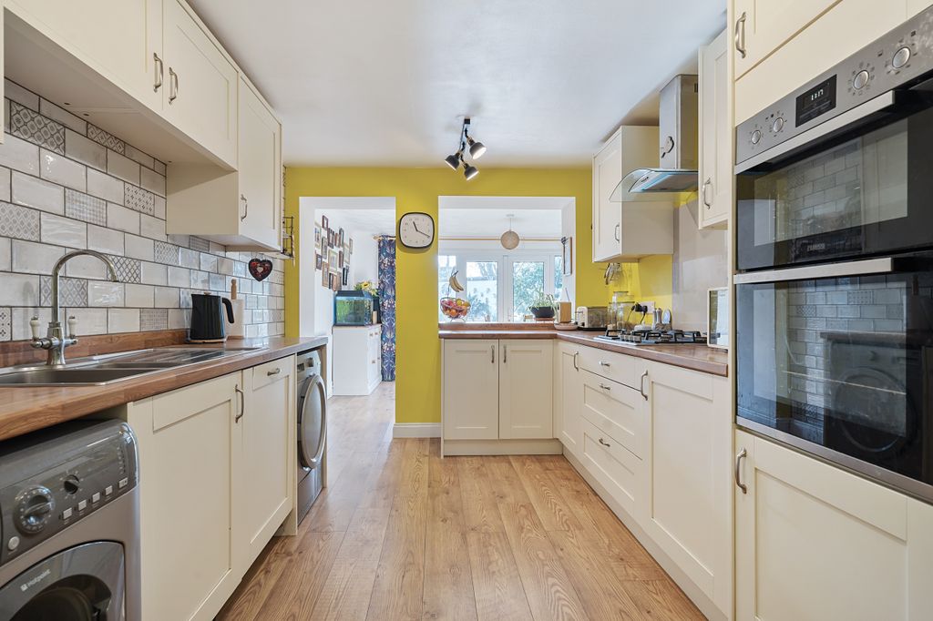 Property photo 3 of 23 Kitchen