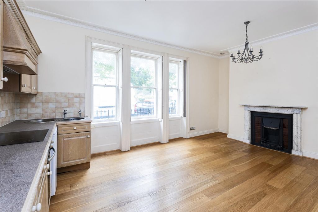 Property photo 3 of 10 Flat 4, 6 Kensington Place, Bath, Ba1 6Aw-4.Jpg