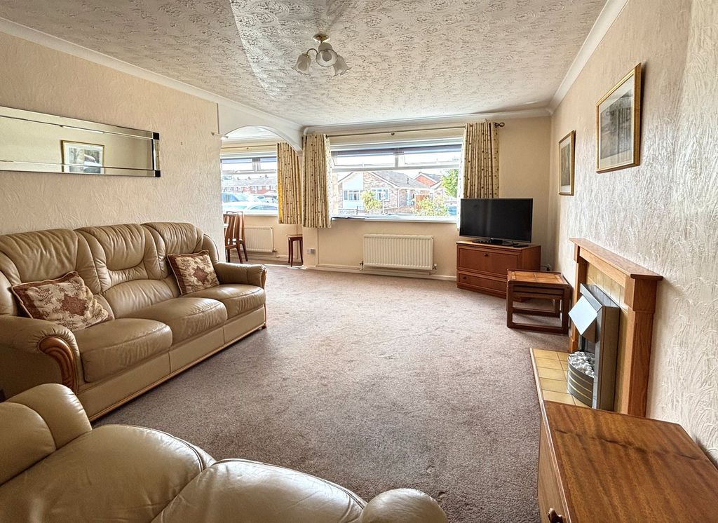Property photo 2 of 13 Lounge2