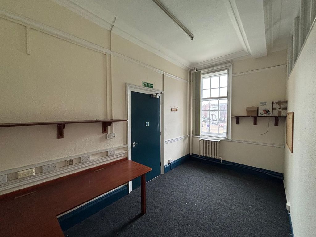 Property photo 3 of 32