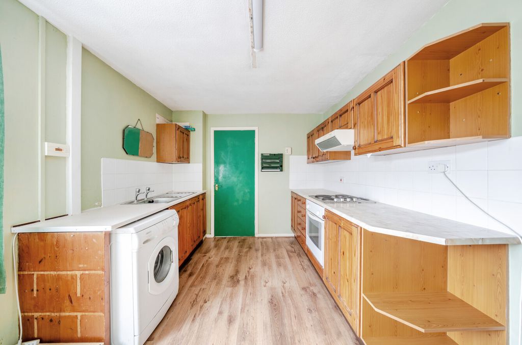 Property photo 3 of 20 1364718-2-68ee450...