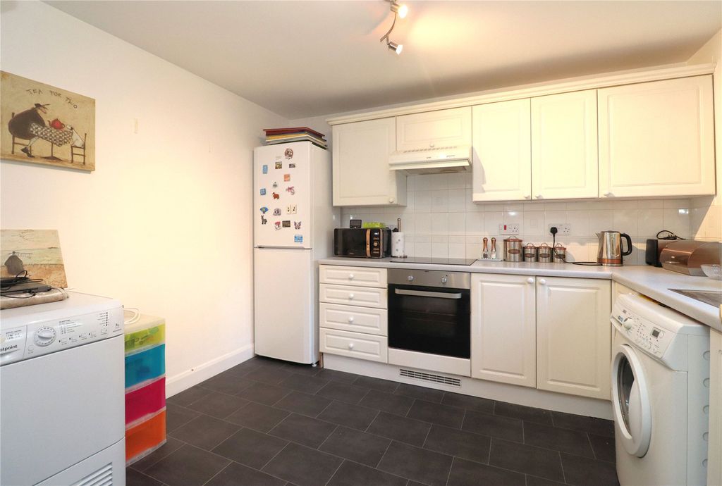 Property photo 2 of 14 Picture No. 15