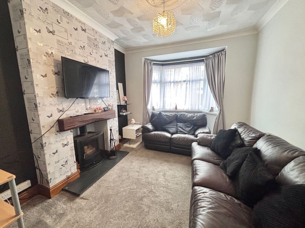 Property photo 2 of 11 Living Room