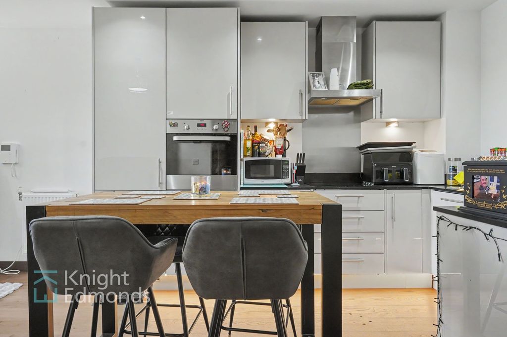 Property photo 3 of 10 Kitchen Dining Room