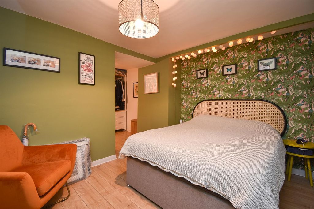 Property photo 1 of 18 Bedroom
