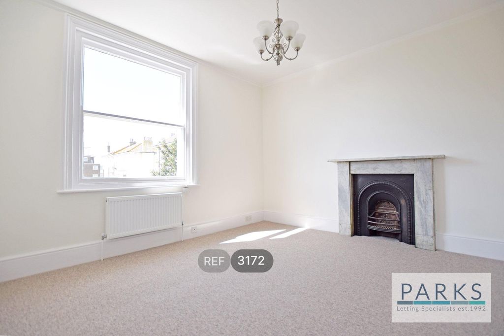 Property photo 2 of 4 Living Room