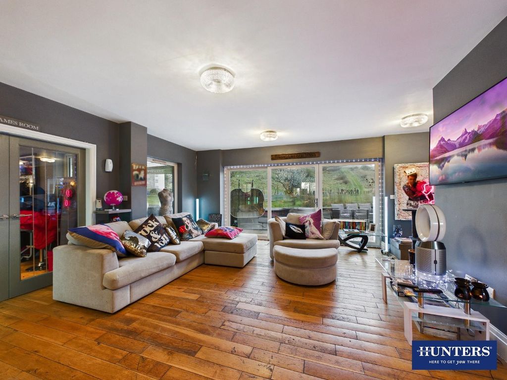 Property photo 2 of 40 Open Plan Living Space