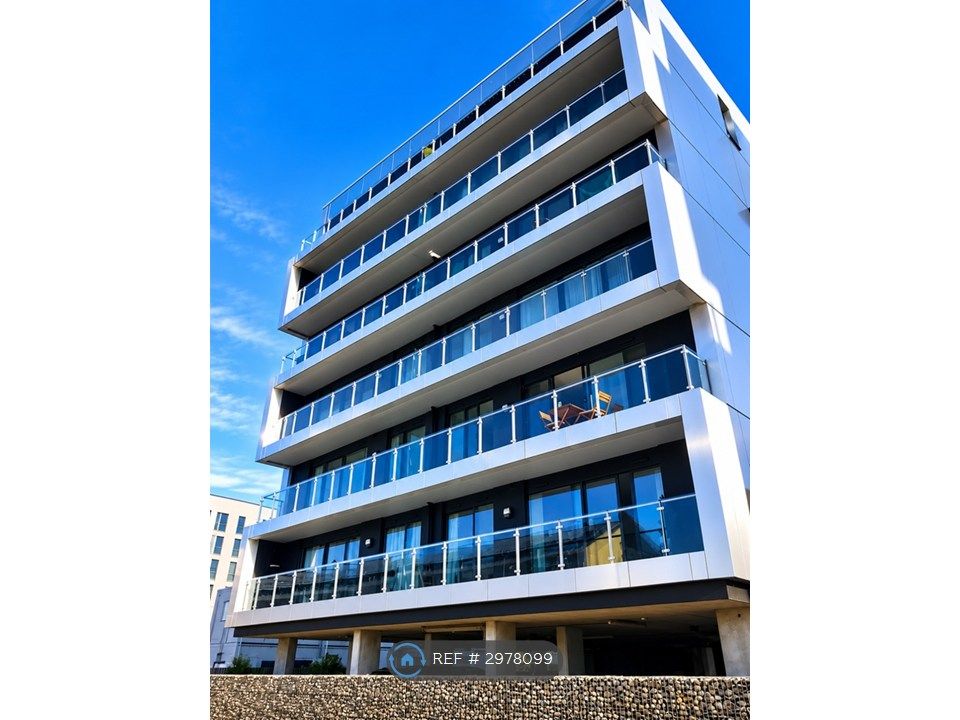 Property photo 1 of 15 10 Gavin Bank - Frontage