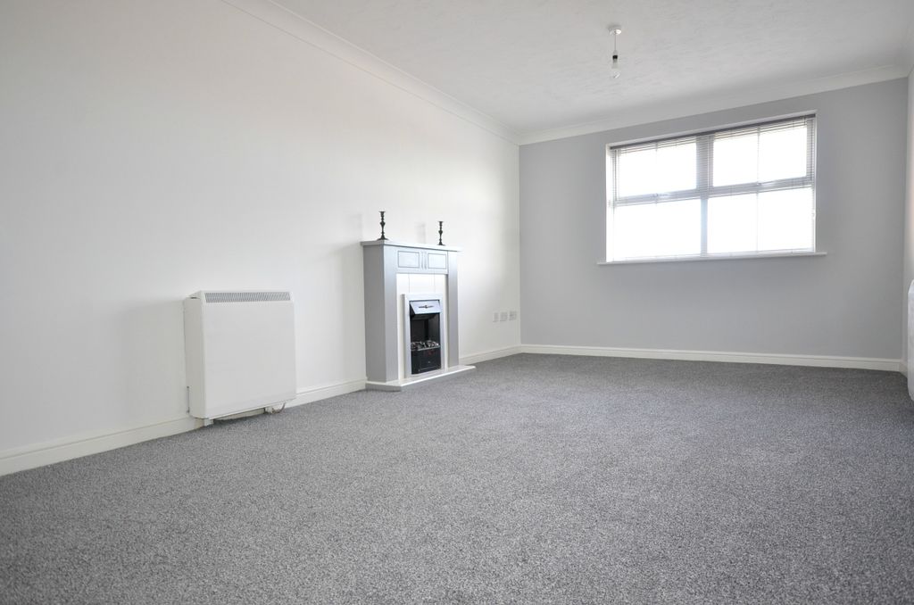 Property photo 3 of 6 Living Room