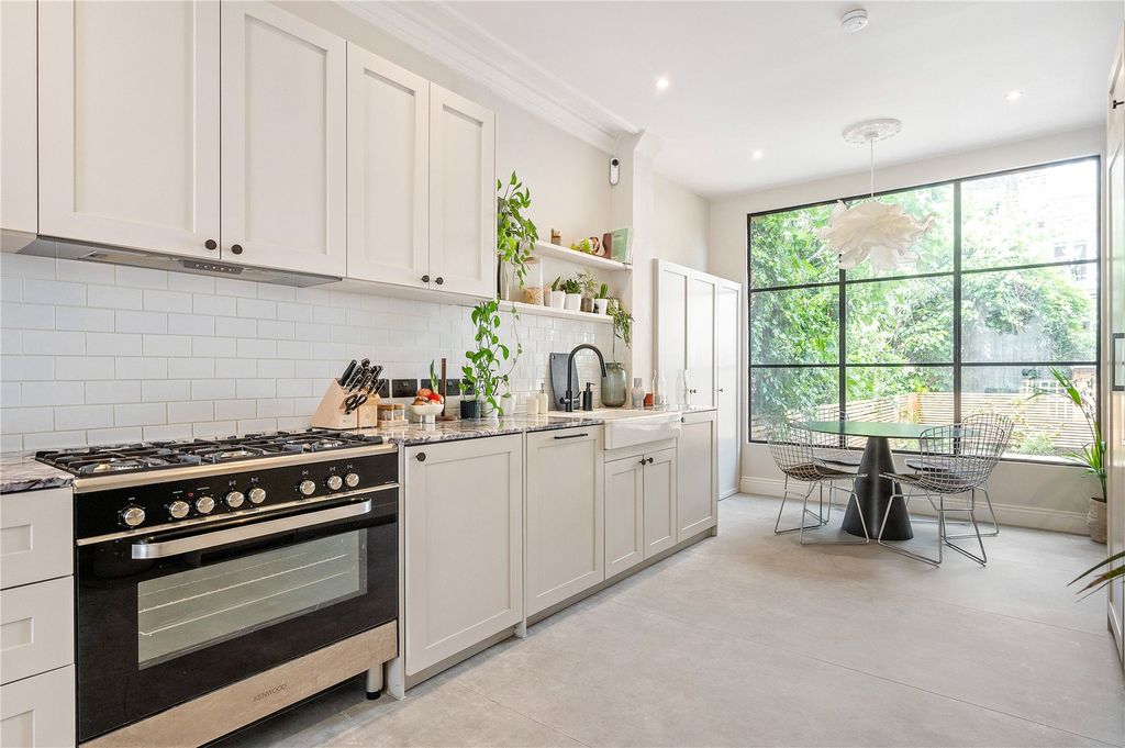 Property photo 2 of 33 Kitchen