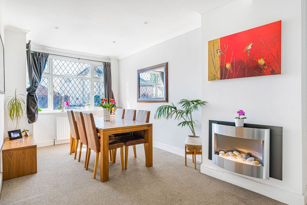 Property photo 3 of 16 Dining Area