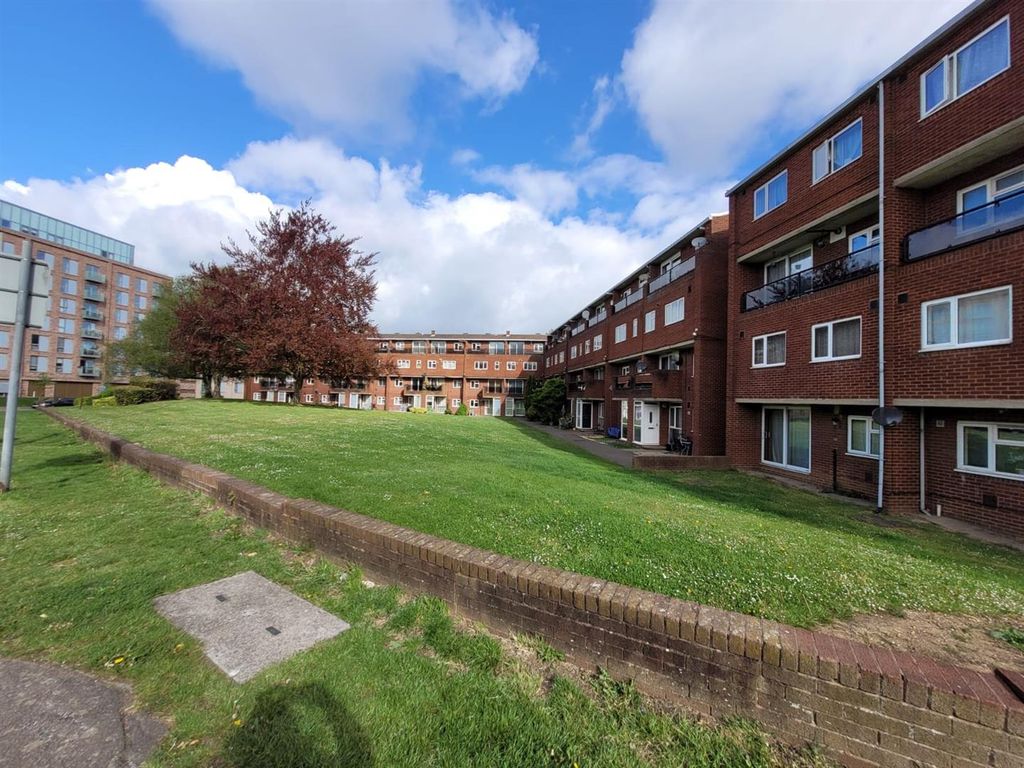 Property photo 2 of 11
