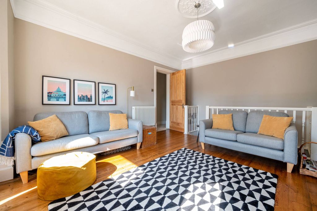 Property photo 2 of 11 Lounge