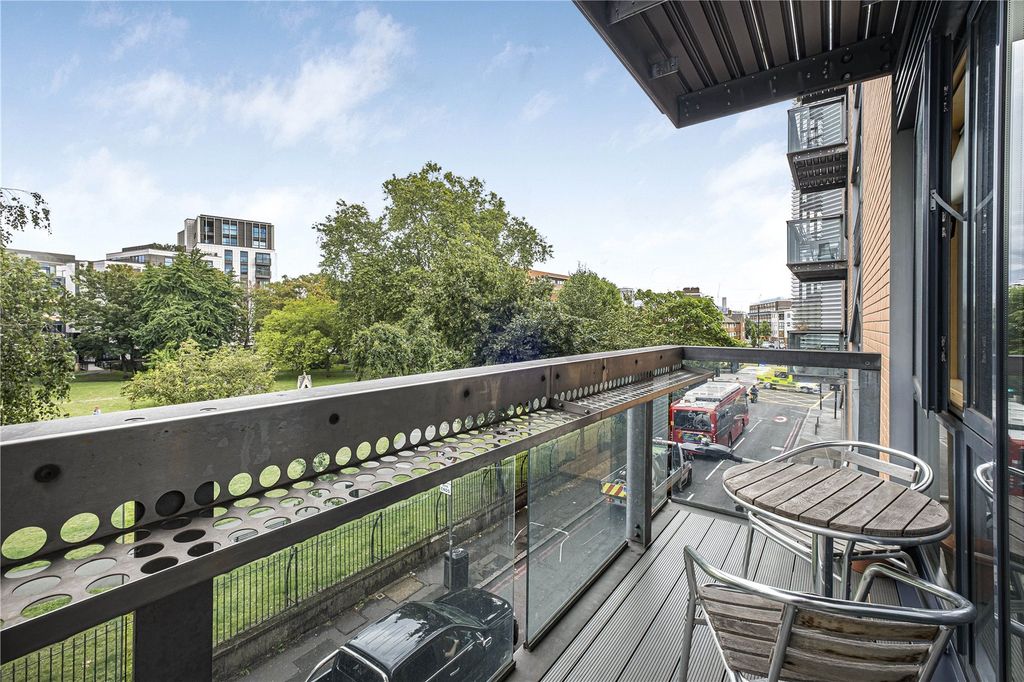 Property photo 2 of 14 Balcony