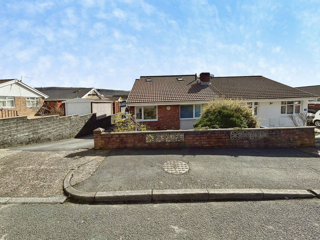 Property photo 2 of 28