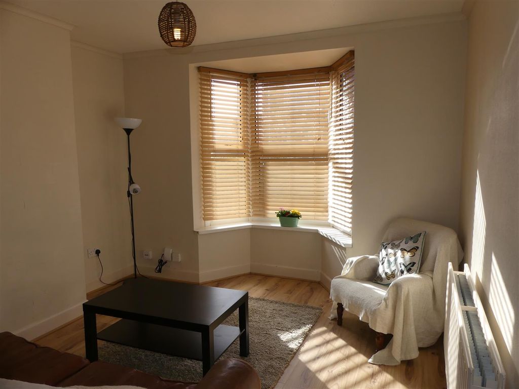 Property photo 2 of 8 Lounge