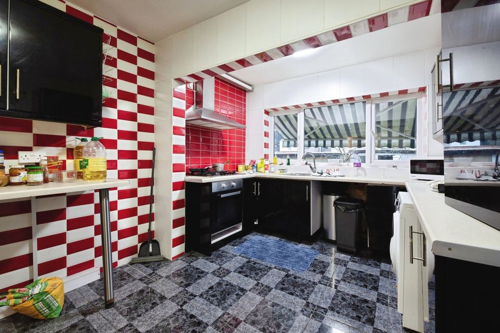 Property photo 3 of 16