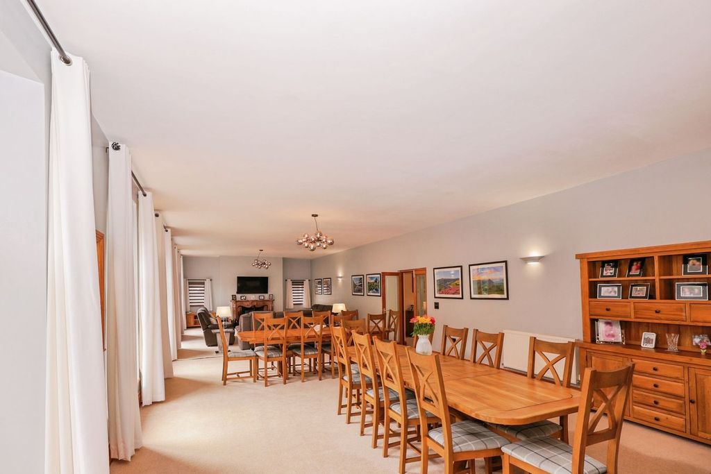 Property photo 3 of 35