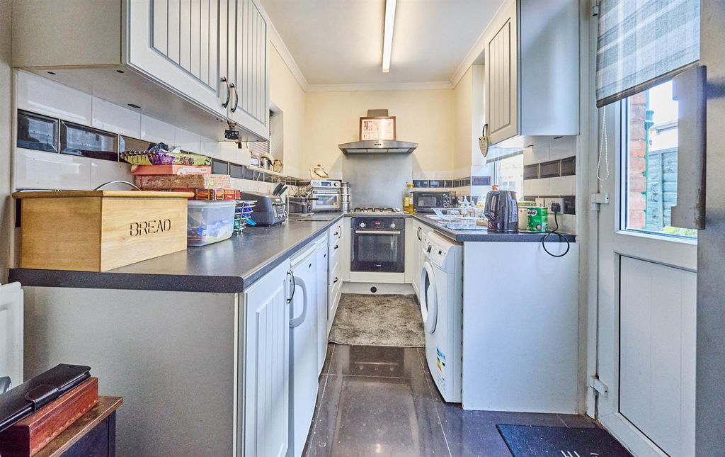 Property photo 2 of 12 Rear Fitted Kitchen