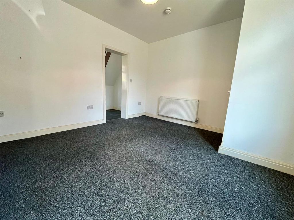 Property photo 3 of 9 Abe00Df4-1259-4d52-9c49-Fa1573Fafe9c.Jpg