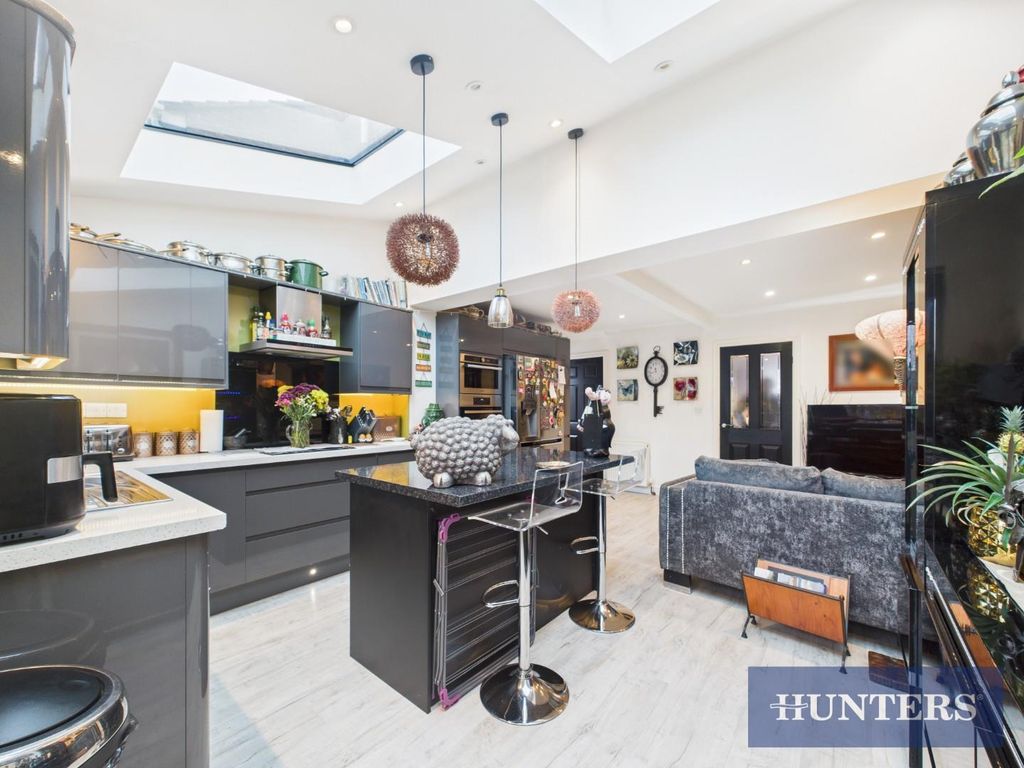 Property photo 3 of 16 Cam01494G0-Pr0511-Still017.Jpg