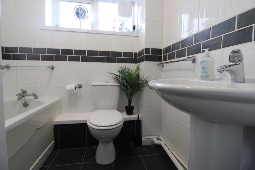 Property photo 3 of 4 Img_5453