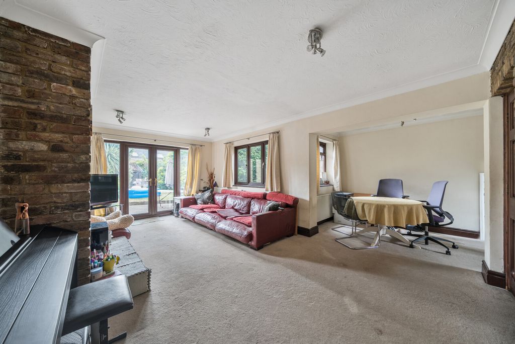 Property photo 2 of 11 Sitting Room