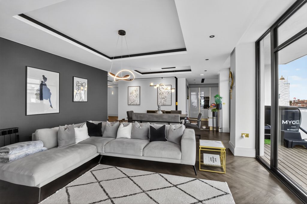 Property photo 2 of 20