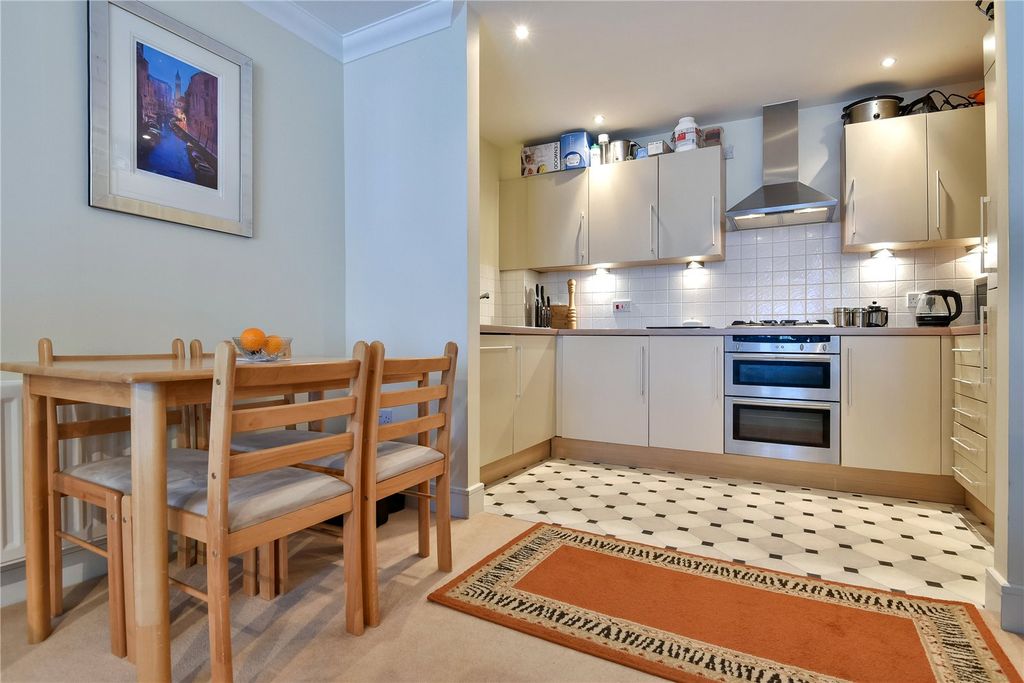 Property photo 2 of 10 Kitchen