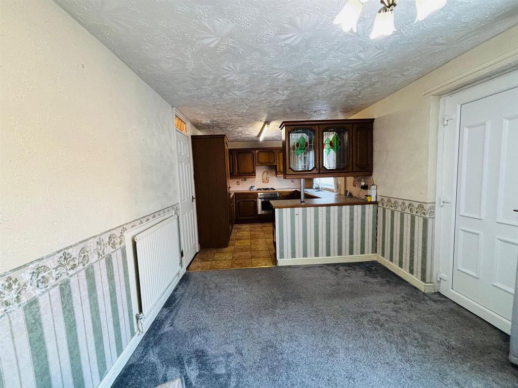 Property photo 2 of 24 Fitted Dining Kitchen: