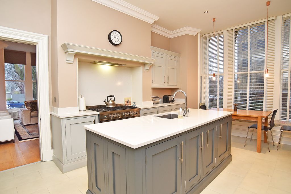 Property photo 2 of 17 3