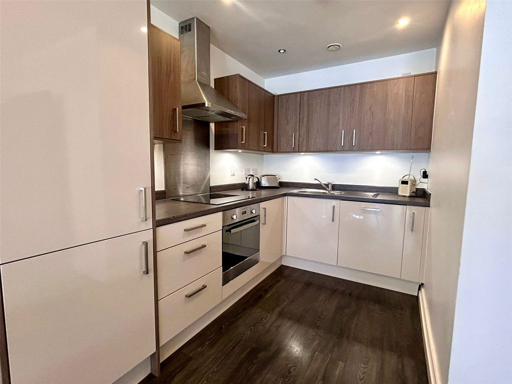 Property photo 2 of 8 Picture No. 16