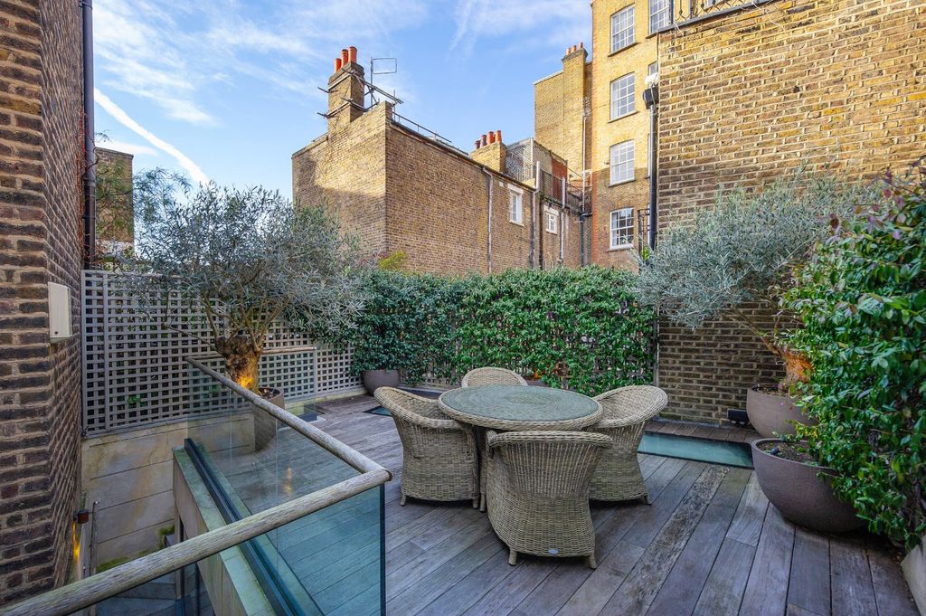 Property photo 2 of 16 Terrace