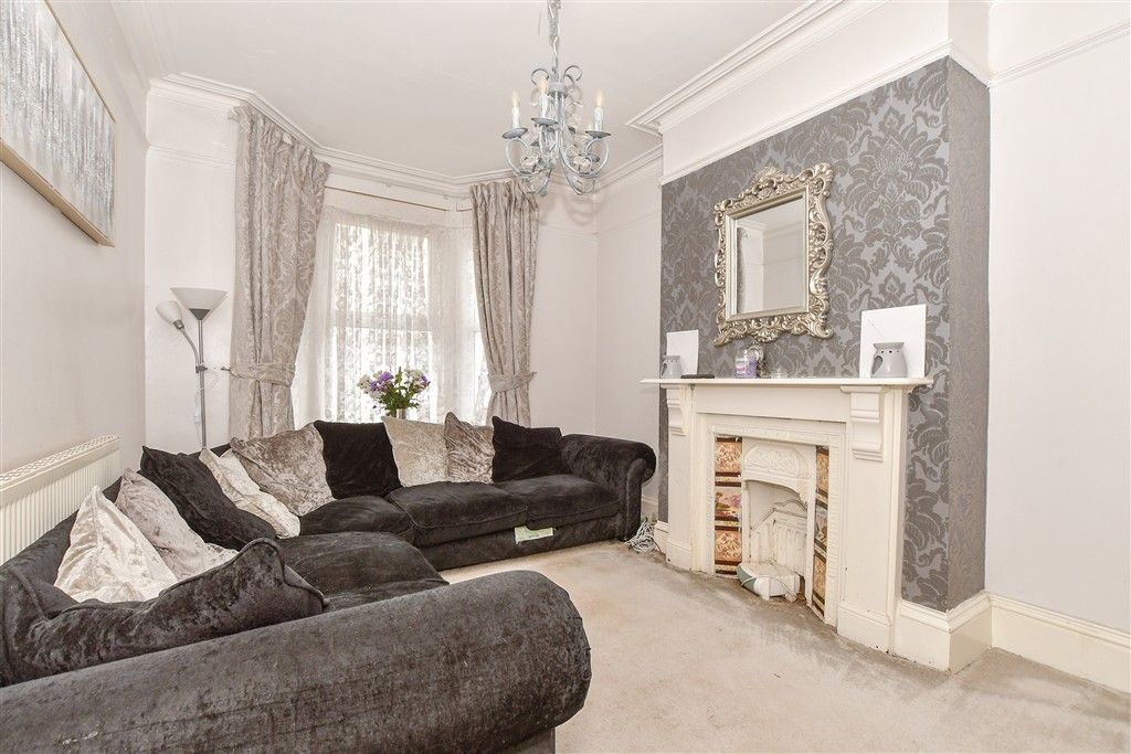Property photo 2 of 9 Lounge