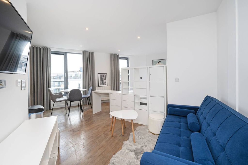 Property photo 2 of 8