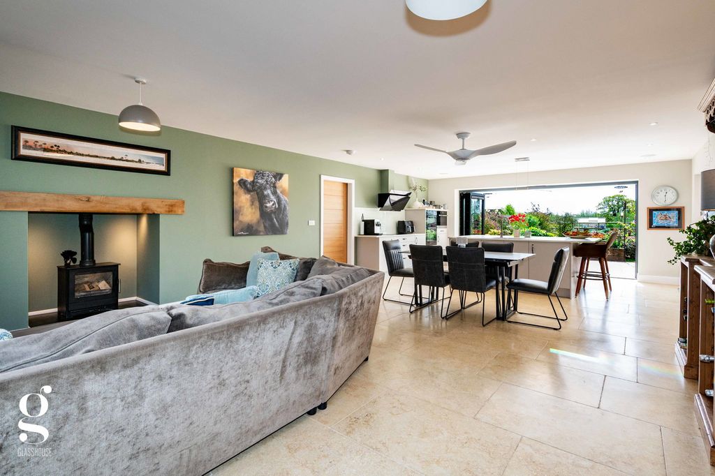 Property photo 2 of 43