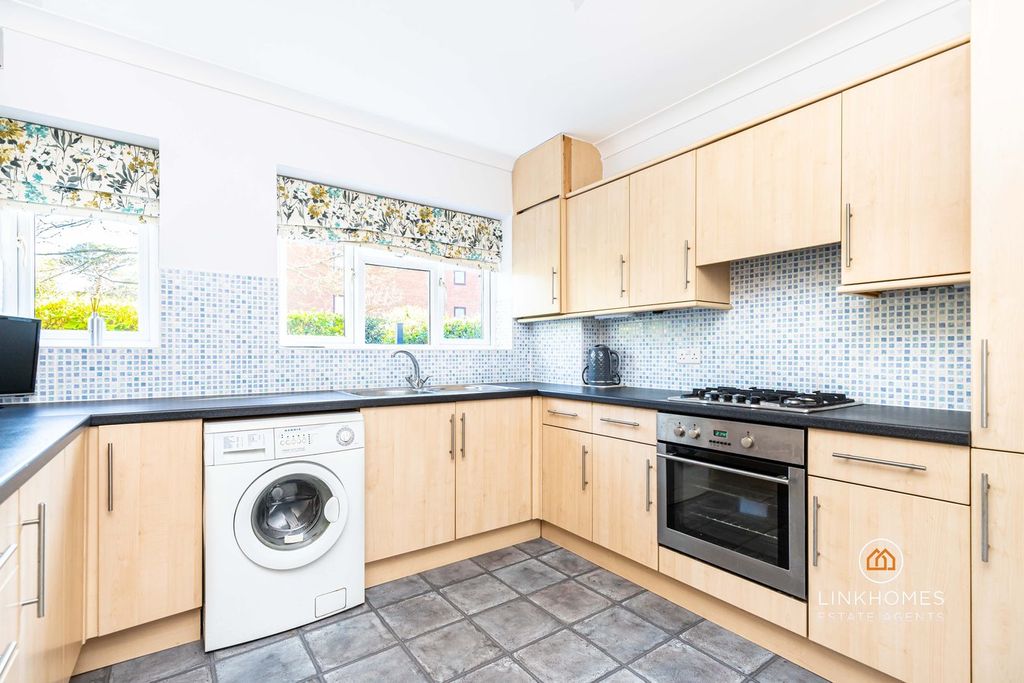 Property photo 2 of 20