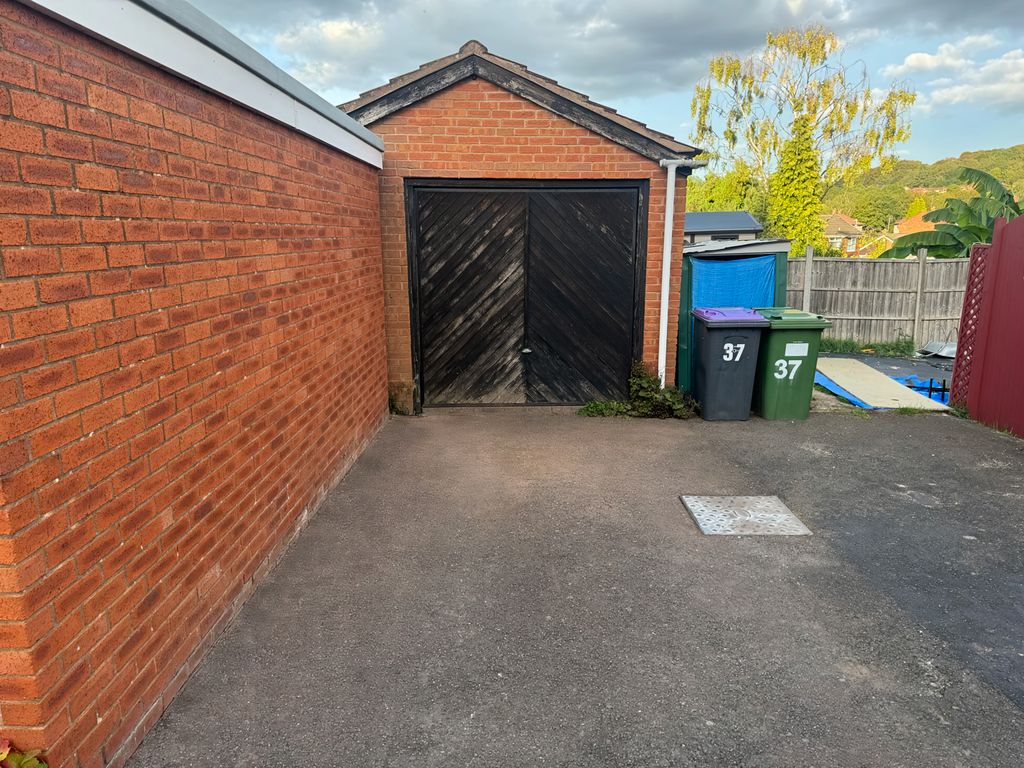 Property photo 3 of 21 Abdon Garage