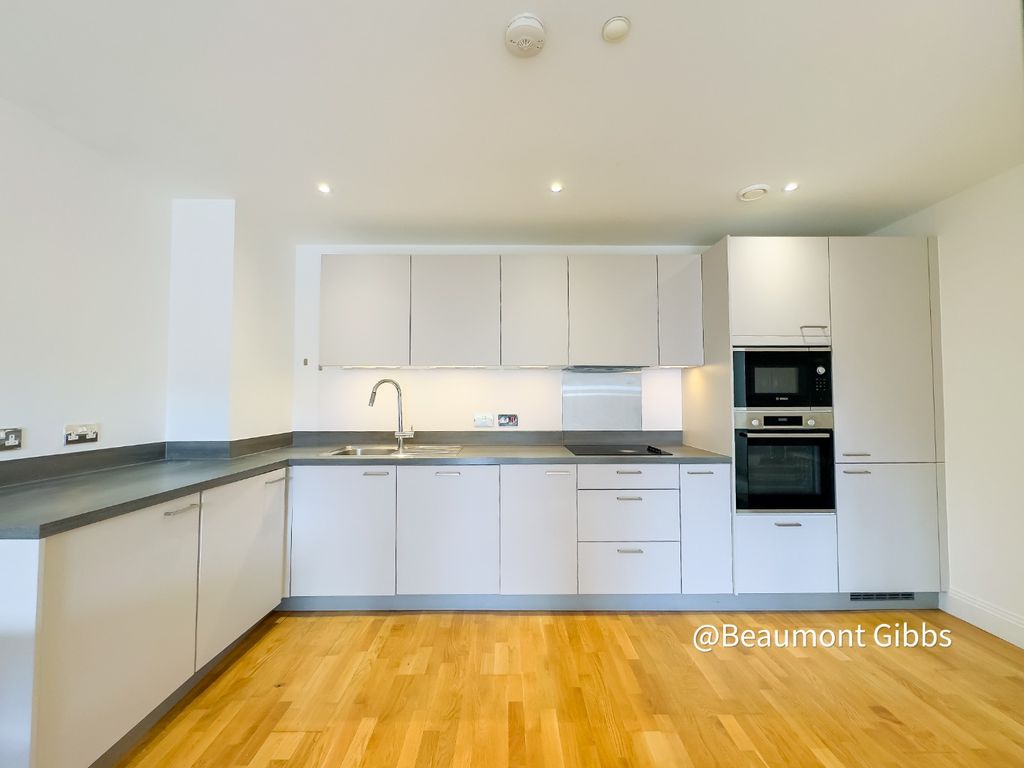 Property photo 2 of 14 824924