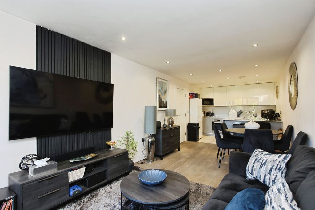 Property photo 3 of 14 Pbox-Img.Jpg