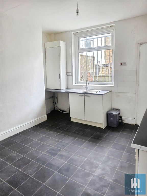 Property photo 2 of 17 Picture No. 13