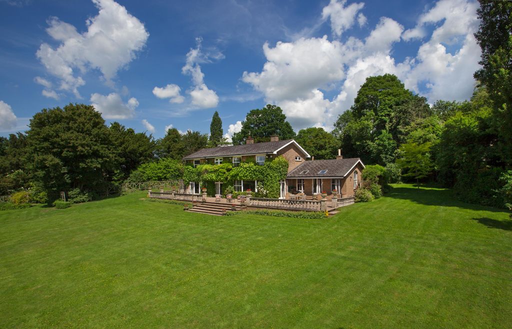 Property photo 1 of 17 Image