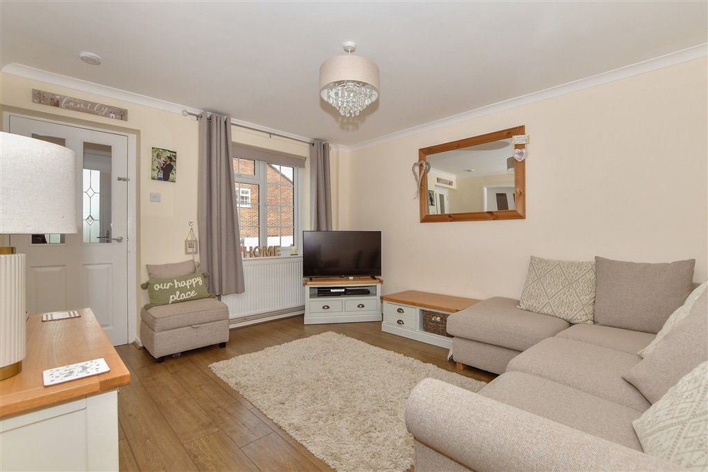 Property photo 1 of 12 Lounge