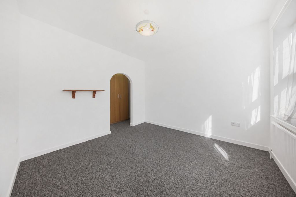 Property photo 3 of 12 Bedroom