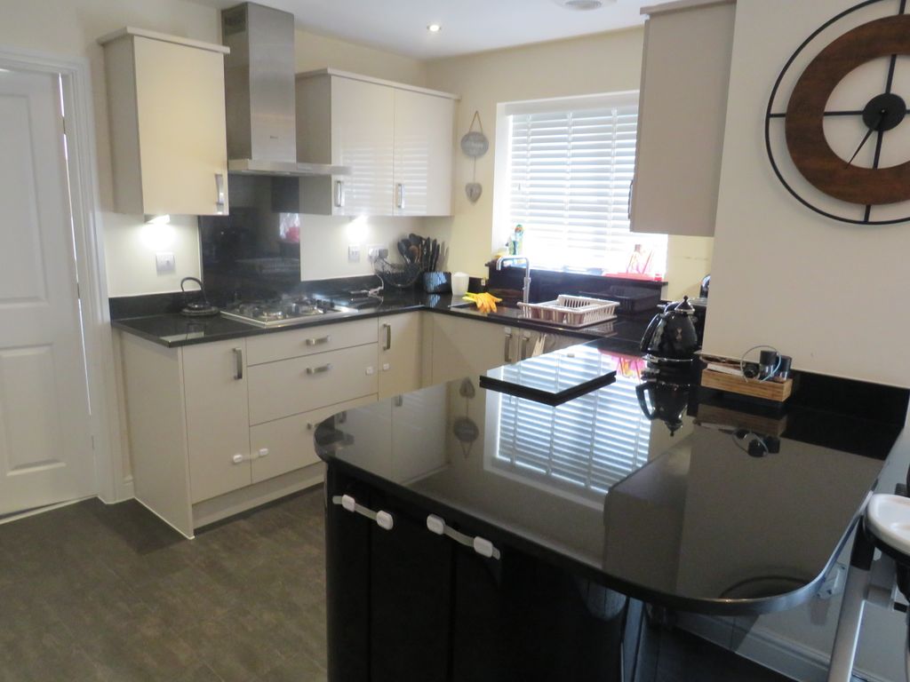 Property photo 3 of 14 Kitchen