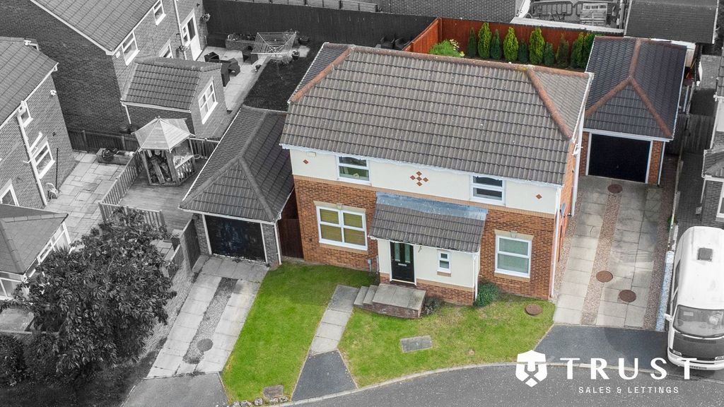 Property photo 2 of 32