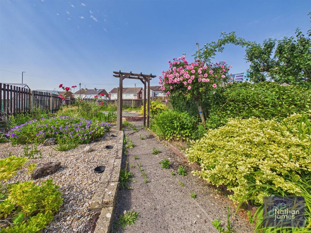Property photo 2 of 18 Garden