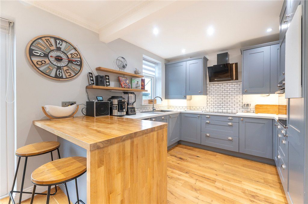 Property photo 3 of 25 Kitchen